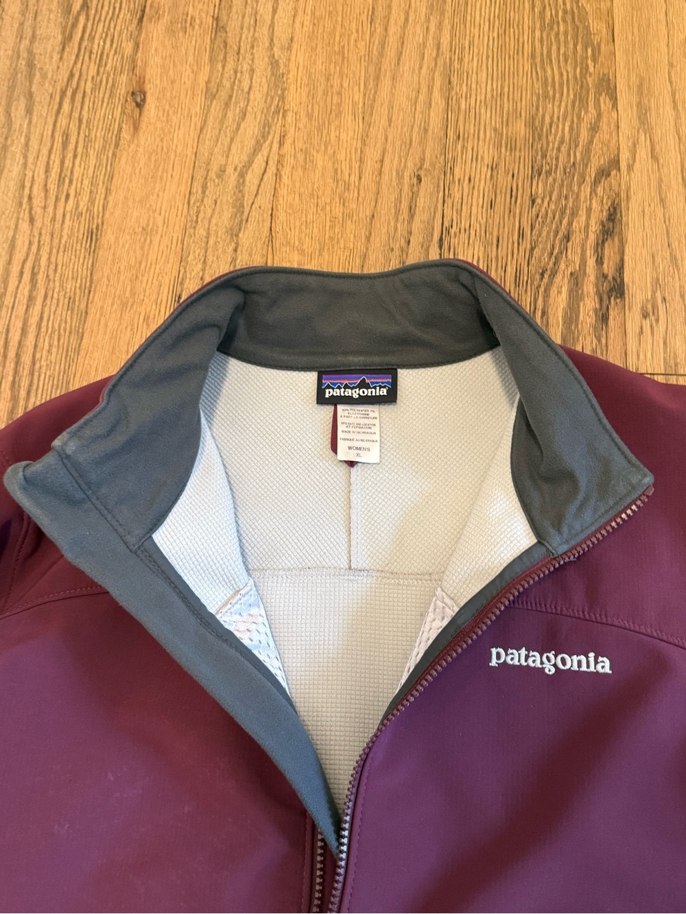 Patagonia Women's Burgundy Full-Zip Soft Shell Jacket - Picture 2 of 4